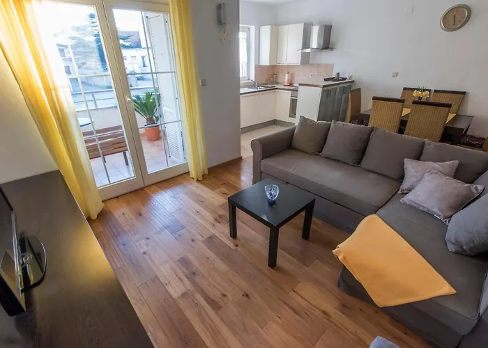 Apartment Beneta With Garage
