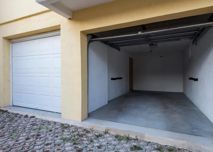 Apartment Beneta With Garage
